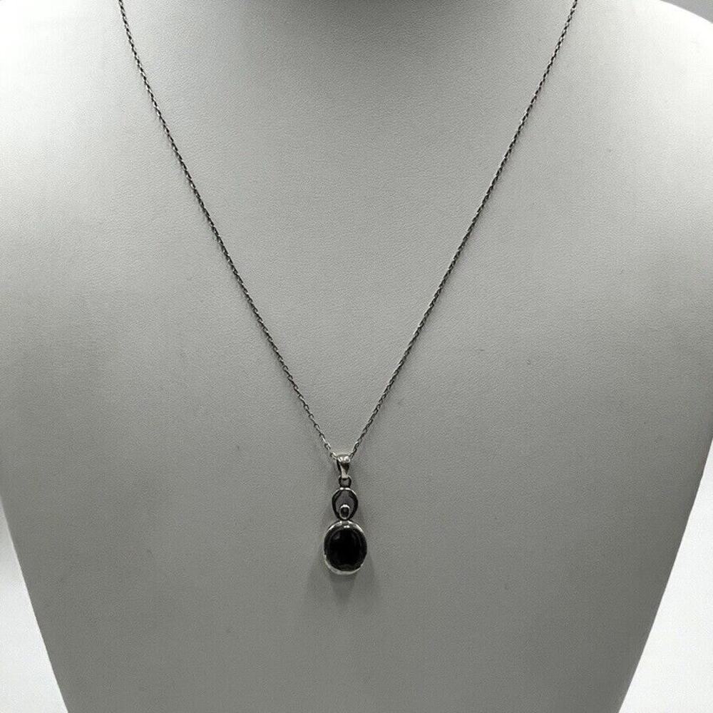 LUC LUCAS‎ LAMETH Vintage Sterling Dark Red Oval Garnet Pendant Necklace